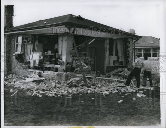 1960 Press Photo Michael D'Addio,owner of 5 year old home - Historic Images