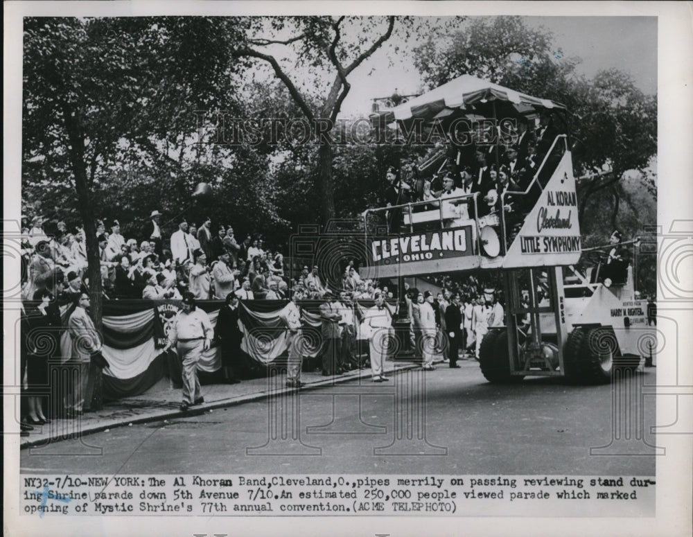 1951 Press Photo The Al Khoran Band, Cleveland, O., pipes merrily on passing - Historic Images