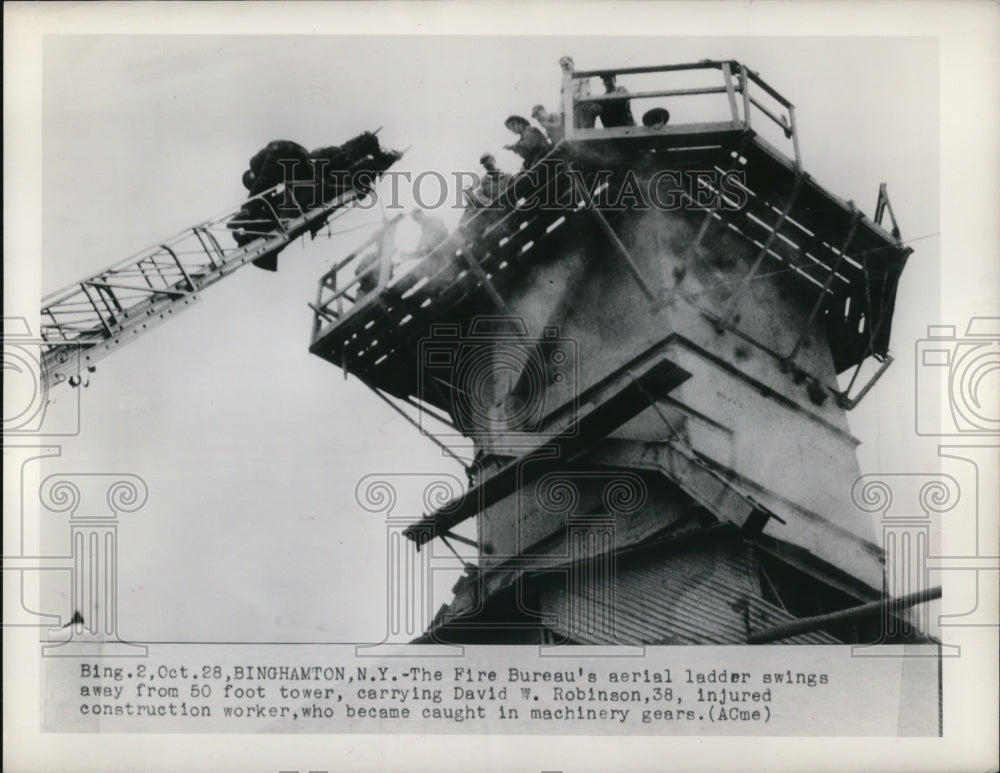 1948 Press Photo Fire Bureau&#39;s aerial ladder swing away from 50 foot tower - Historic Images