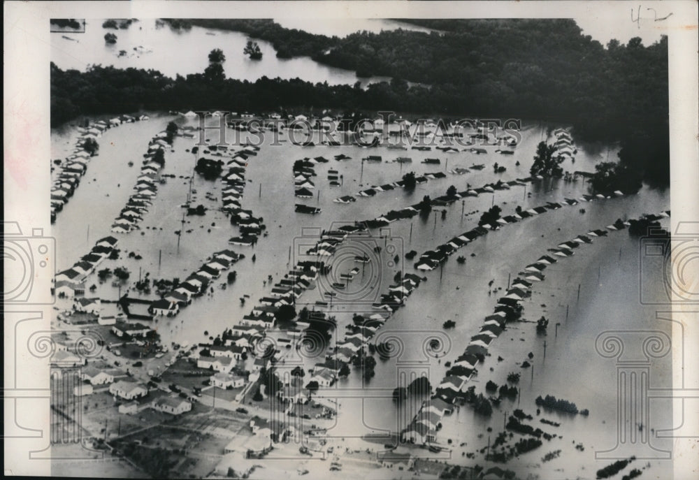 1949 Press Photo The residential area of Crestwood was flooded due to broken dam - Historic Images