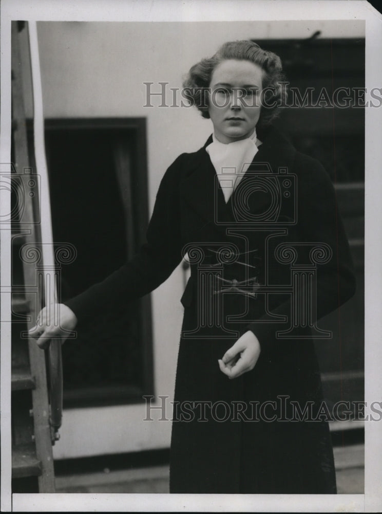 1935 Press Photo Miss Anne McAdoo shown as she arrived in New York - Historic Images