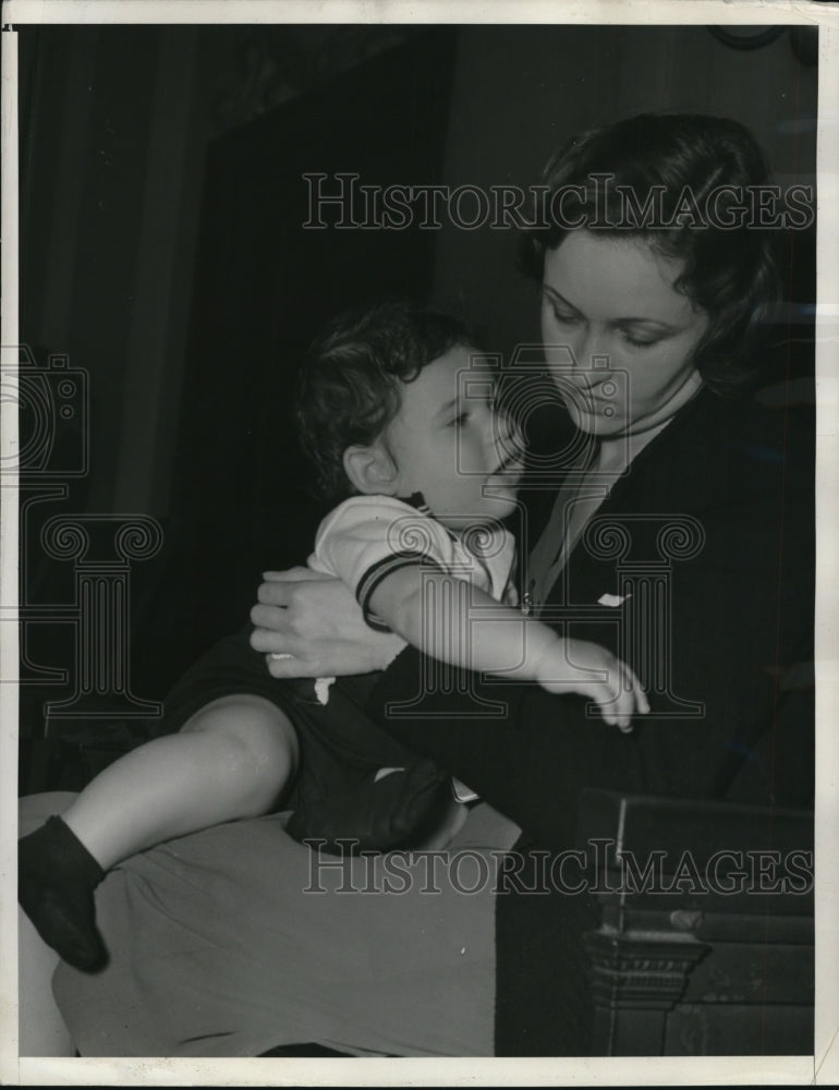 1940 Press Photo Miss Leo Moore and Son Philip - Historic Images