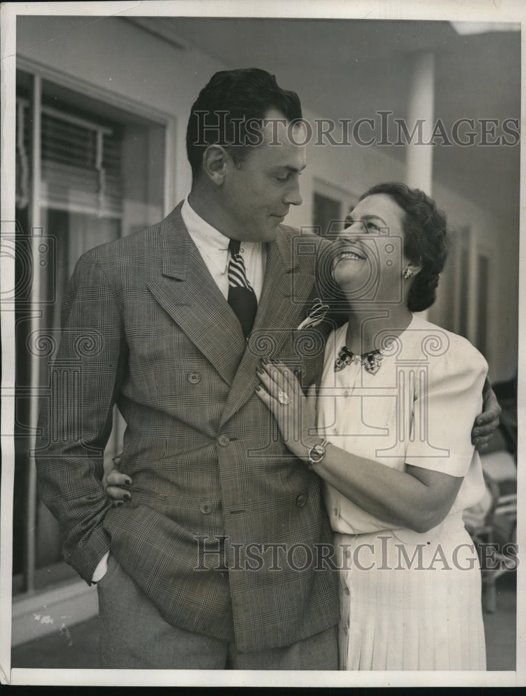 1940 Press Photo Kim Moran and William Ross Howard after their wedding - Historic Images