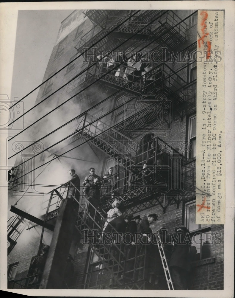1949 Press Photo Firemen on a burning hotel in Akron, Ohio - Historic Images