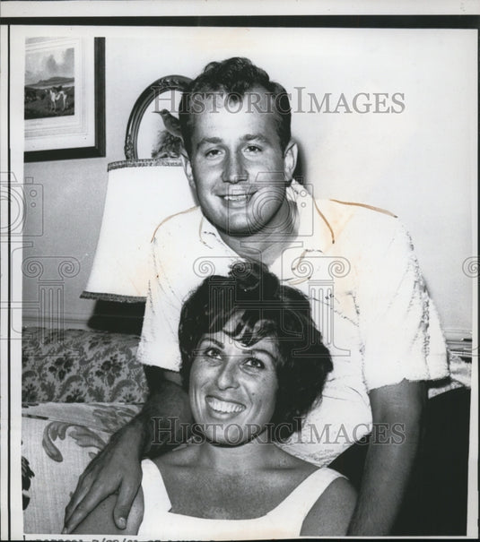 1961 Press Photo Robert Crancer and Wife Barbara Hoffa at Webster Groves - Historic Images