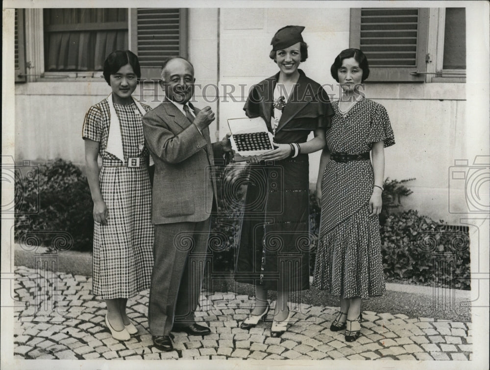 1933 Press Photo Michigan Cherries presented to Amb. Katsuji Debuchi of Japan. - Historic Images