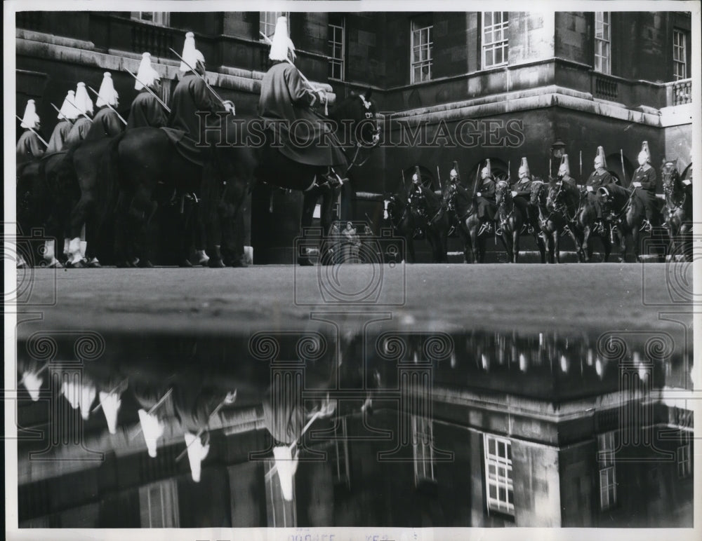 1961 Press Photo London&#39;s Horse Guards on Parade. - Historic Images