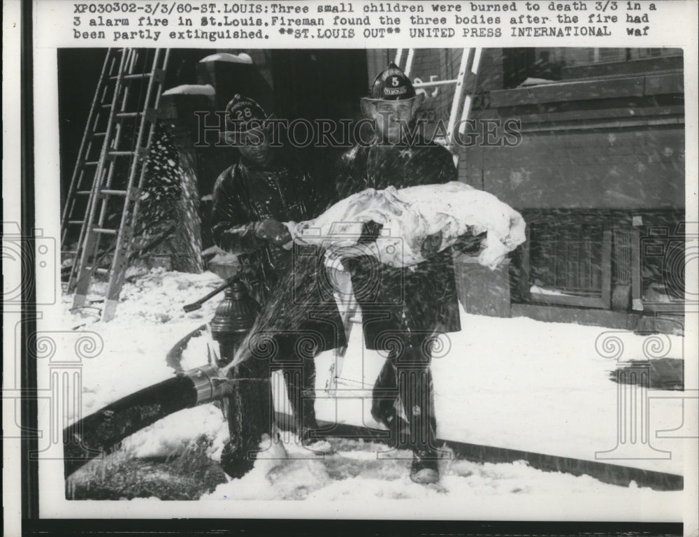 1960 Press Photo St Louis Mo Firemen &amp; small kids that died in a blaze - Historic Images