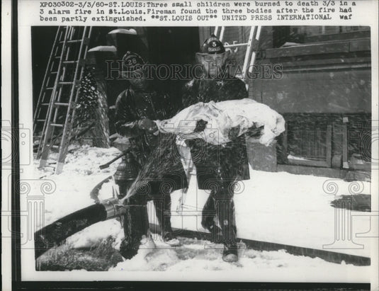 1960 Press Photo St Louis Mo Firemen & small kids that died in a blaze - Historic Images
