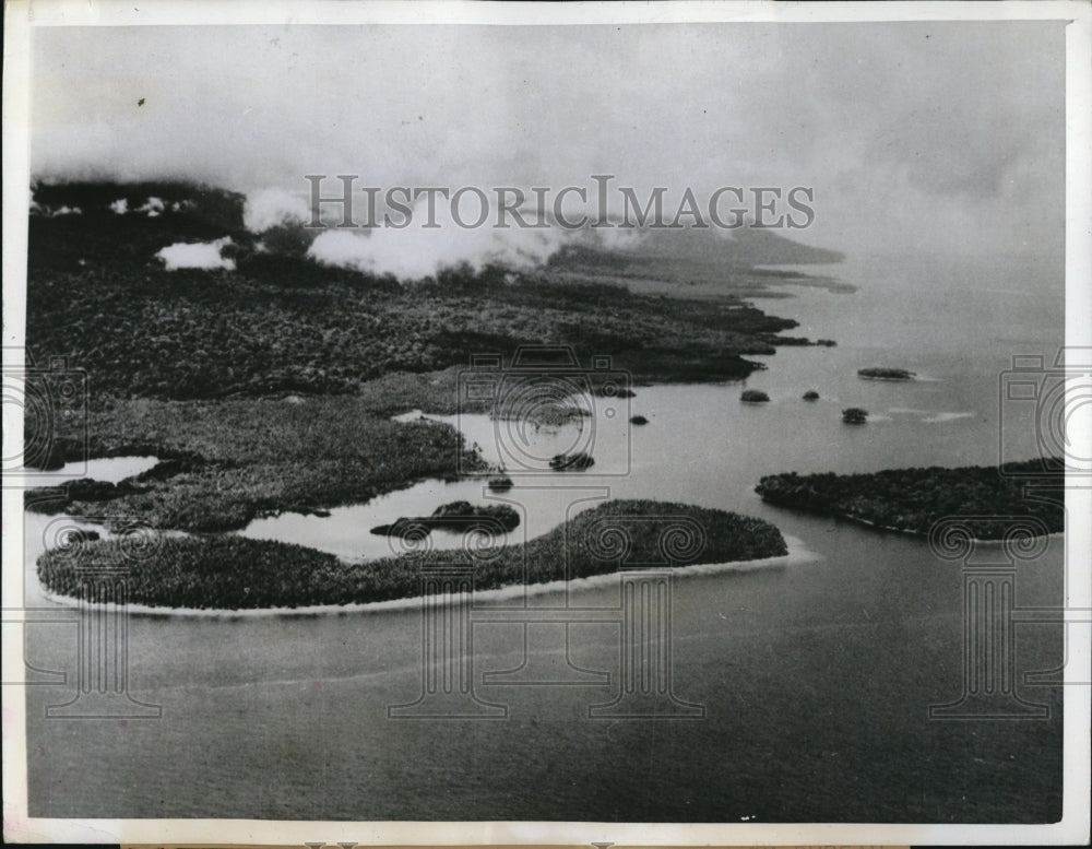 1943 Press Photo Rendova island in Central Solomons as Allies bomb it - Historic Images