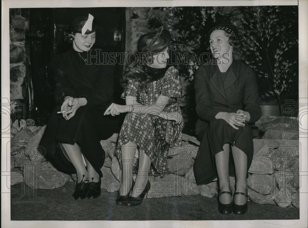 1936 Press Photo Miss Barbra Bogue, Mrs Alfred Bergh &amp; Mrs Frank Huffey - Historic Images