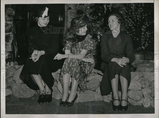 1936 Press Photo Miss Barbra Bogue, Mrs Alfred Bergh & Mrs Frank Huffey - Historic Images