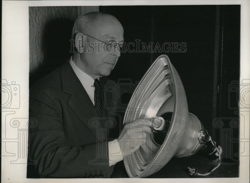 1941 Press Photo Lynn Mass CAB Hakvorson GE lighting engineer - Historic Images