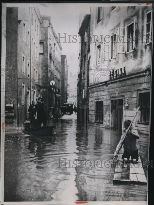 1954 Press Photo of flooded street in Bayern Germany. - Historic Images