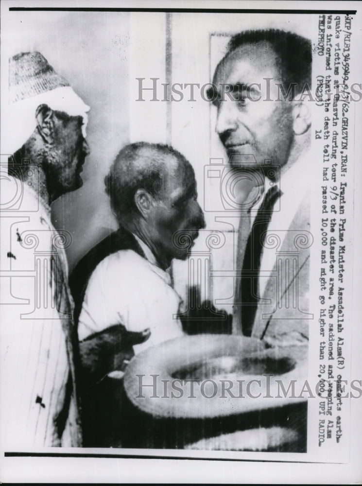 1952 Press Photo of Iranian Prime Minister Assadellah Alam (Right) comforting - Historic Images