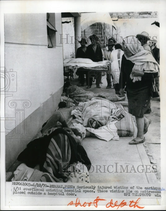 1970 Press Photo of seriously injured in Huaraz after being struck by an - Historic Images