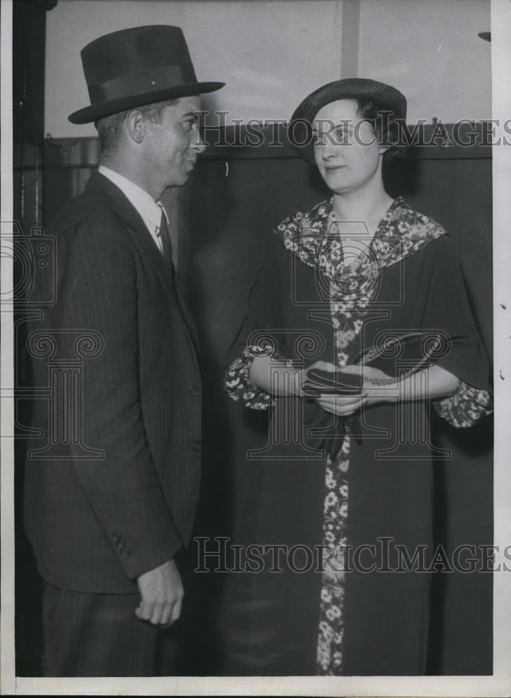 1934 Press Photo Edwin Brethauer arrested in Chicago &amp; witness Nancy Woods - Historic Images