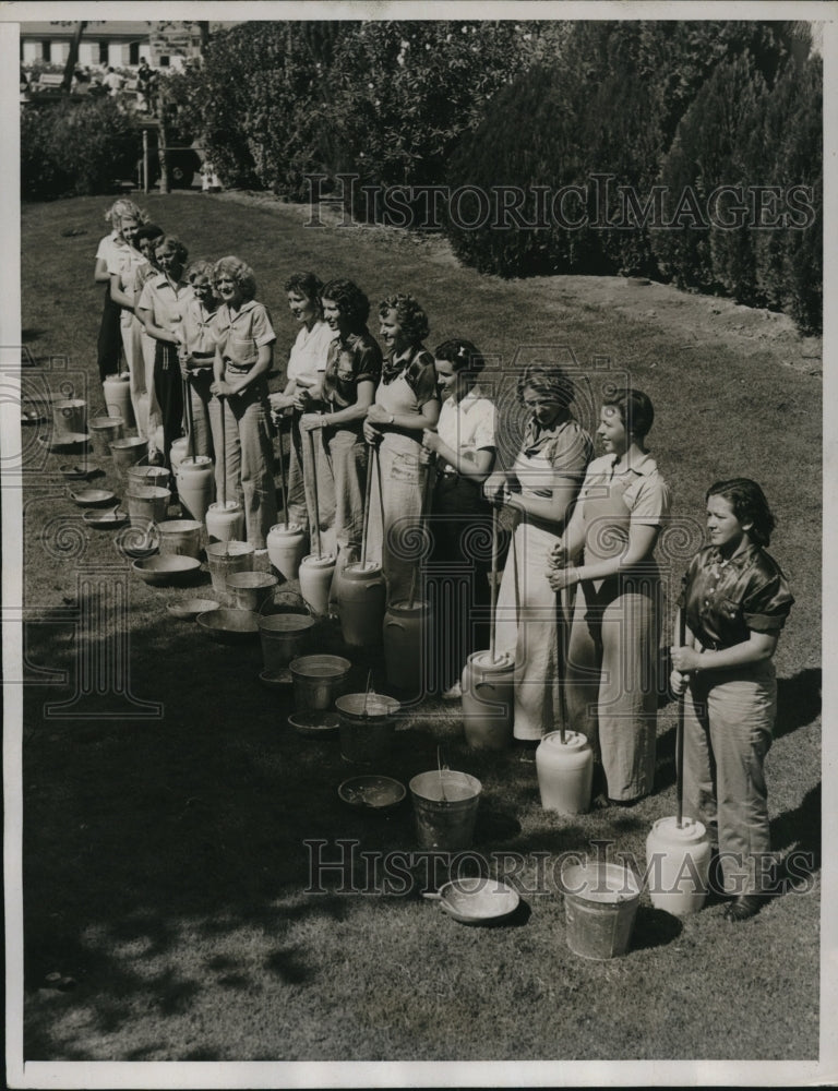 1937 Press Photo These contestants vie for butter churning championship one of - Historic Images