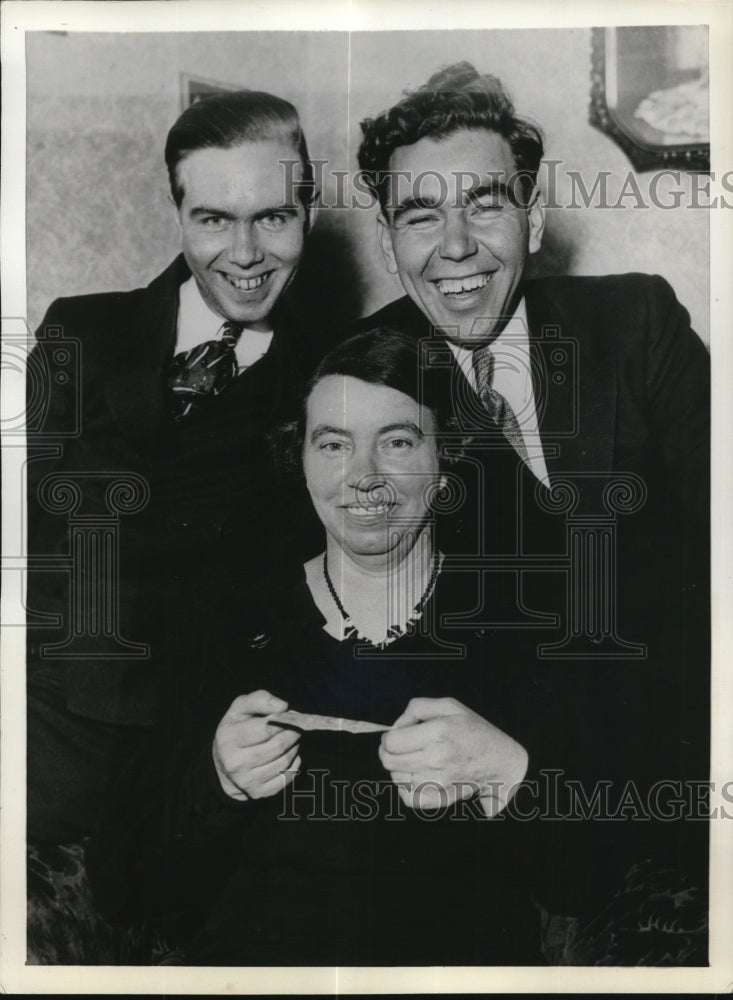 1955 Press Photo Ridgefield NJ  Mary Keegan sons Frank, William win Irish Sweeps - Historic Images