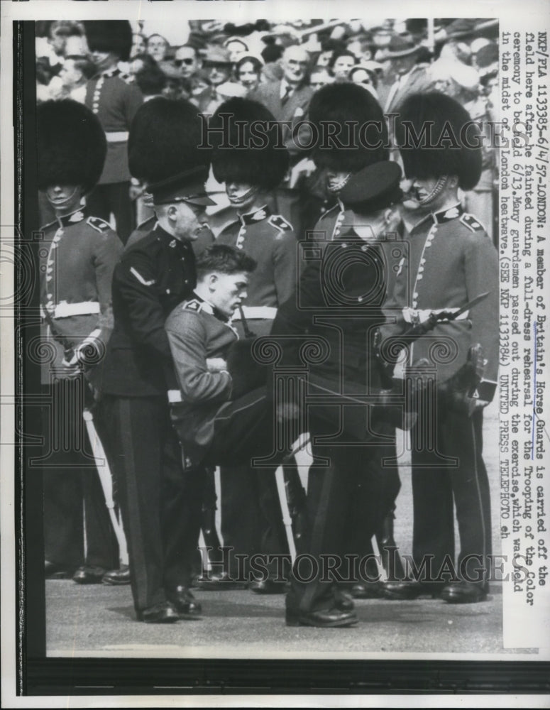 1957 Press Photo Britain Horse Guard is Carried After Fainting at Ceremony - Historic Images