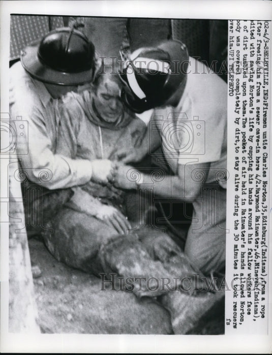 1960 Press Photo Firemen untie Charles Norton after freeing him from a sewer - Historic Images