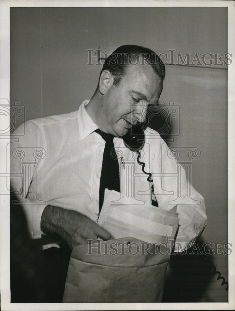 1956 Press Photo Walter Cronkite CBS correspondent - Historic Images