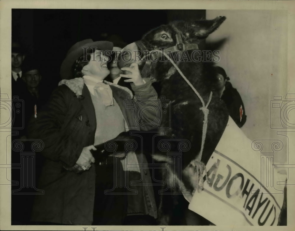 1935 Press Photo Mrs Coele Parker &amp; Hezekiah leave for gubernatorial - Historic Images