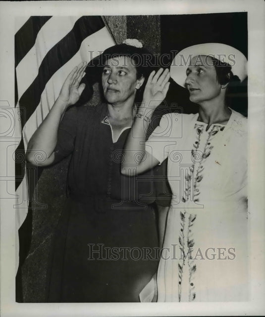 1939 Press Photo Agnierzka Zolnierowski & Martha Kubica at Naturalization Court - Historic Images