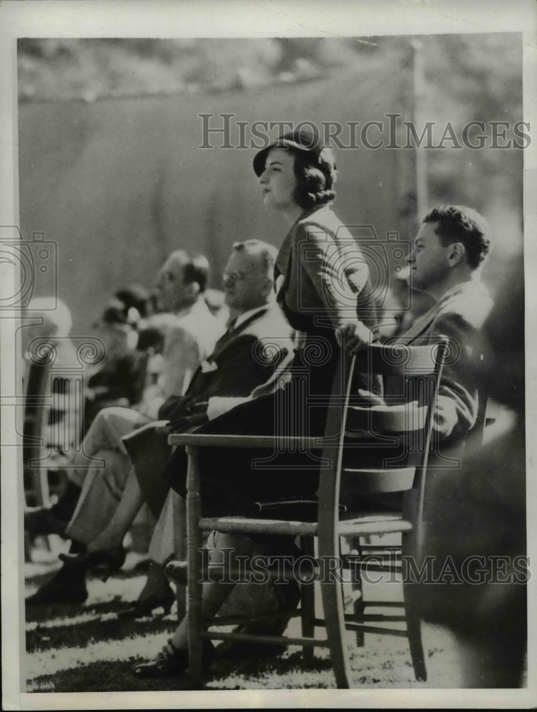 1932 Press Photo Mr. and Mrs. James O'Gorman, Jr.  watching the tennis match - Historic Images