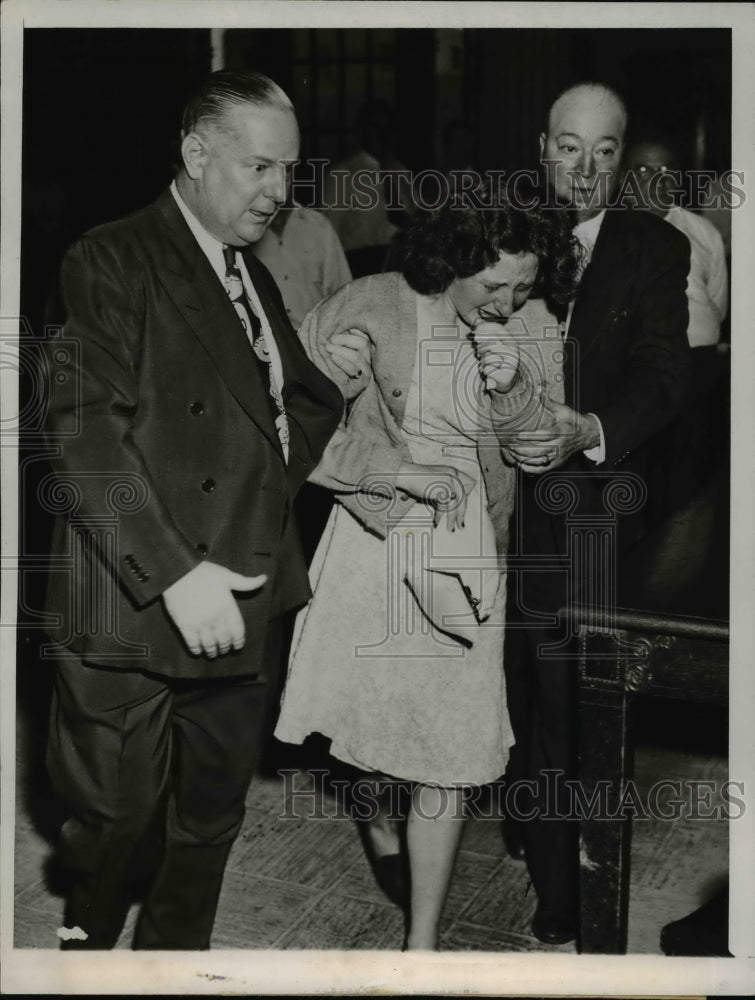 1947 Press Photo Mrs. Bernard Oratowski in Court Charged with Larceny, Chicago - Historic Images