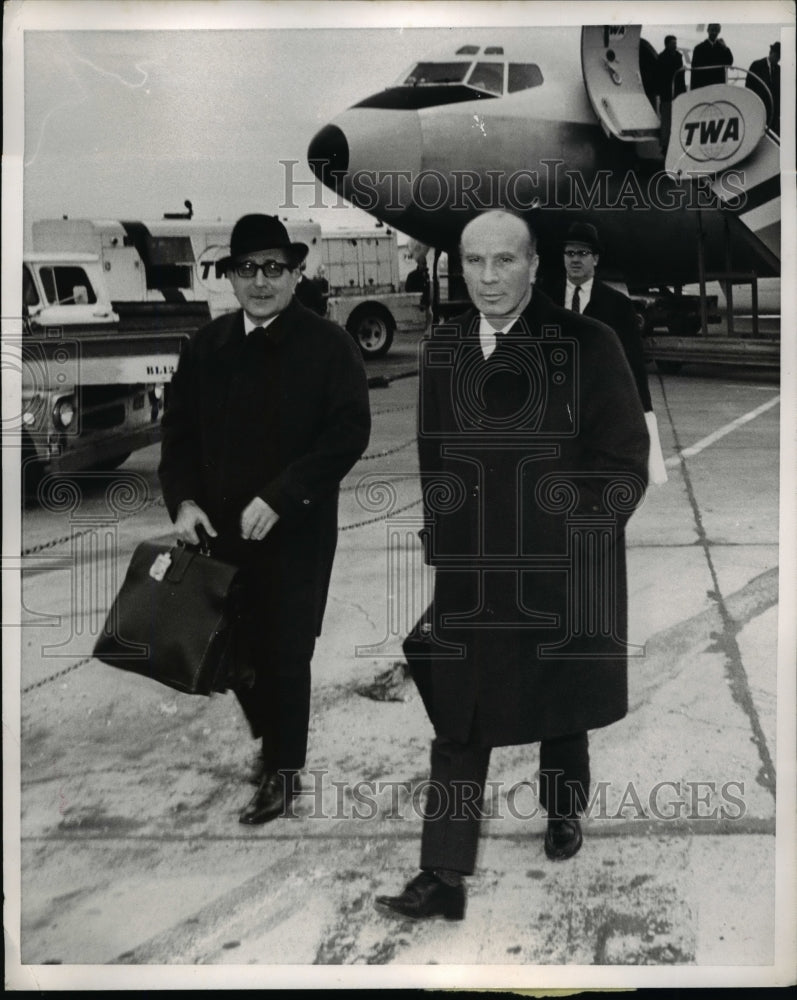 1968 Press Photo Italian Statesmen Renaldo Ossola, Guido Carli in New York - Historic Images