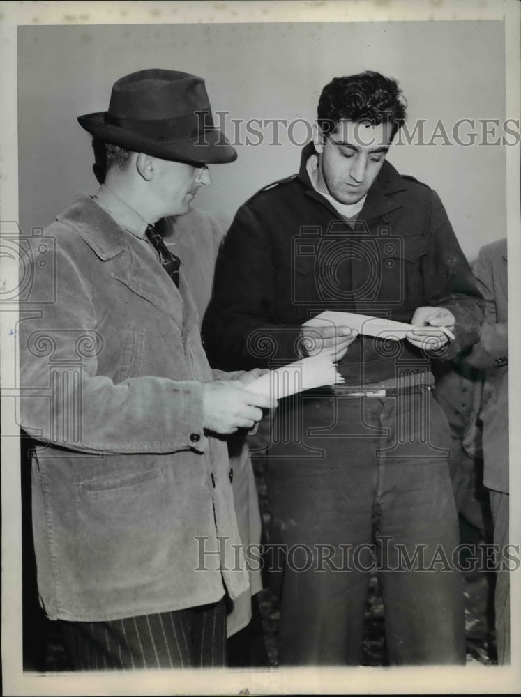 1946 Press Photo Paul Prindipato and Federal Housing Chairman Albert Horne - Historic Images