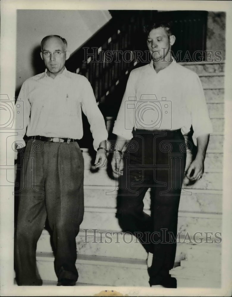 1947 Press Photo Leonard Odegard, Charged w Robbery, Deputy Sheriff Mike Schatz - Historic Images