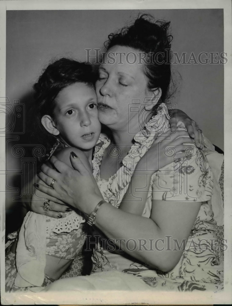 1947 Press Photo Chicago Rose Ornstein Francine Escaped Without Injury Car Crash - Historic Images