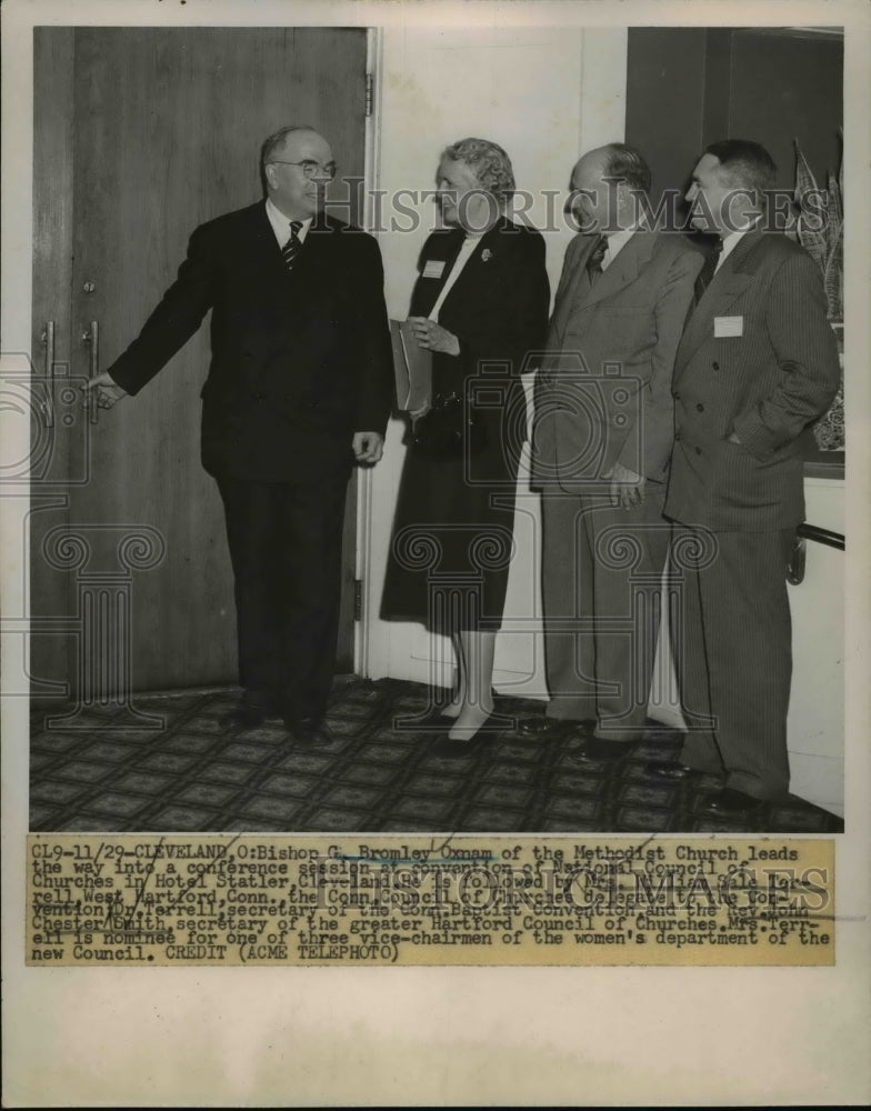 1951 Press Photo Bishop Bromley Oxnam of the Methodist Church with the councils - Historic Images