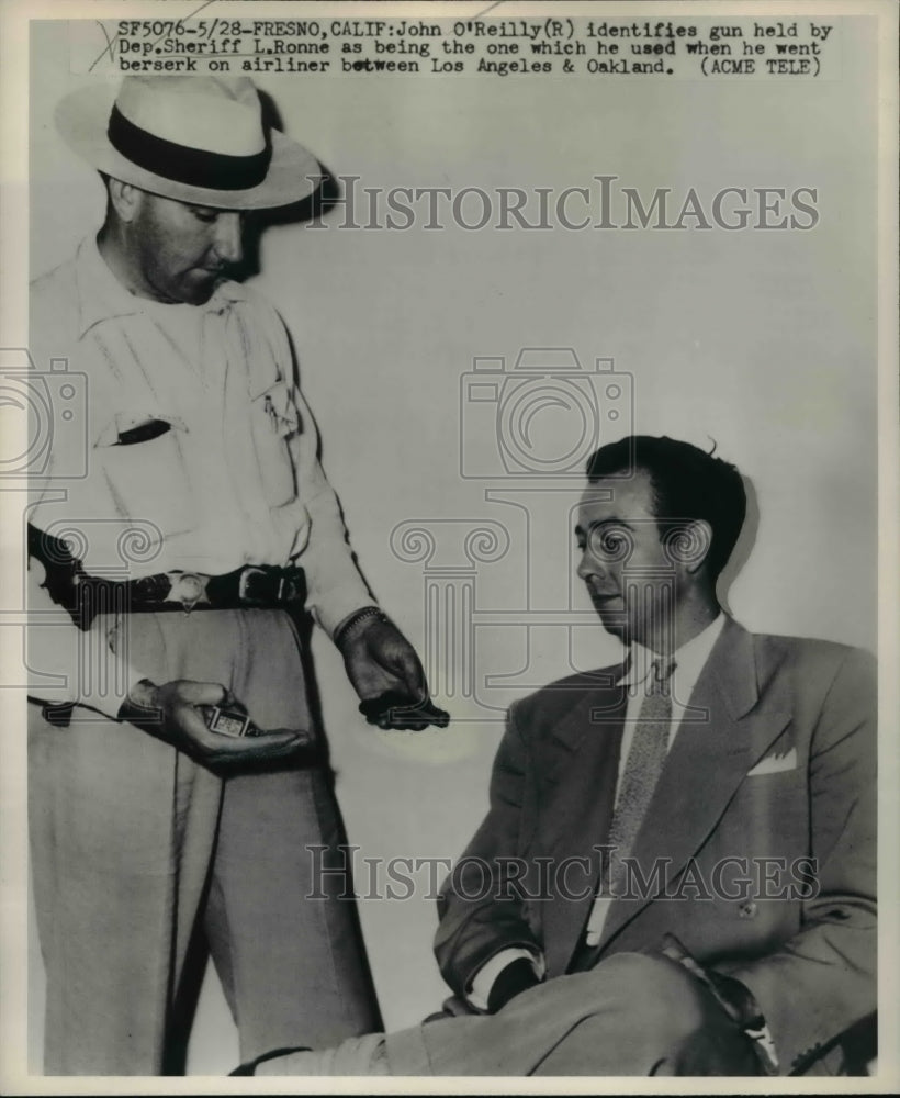 1950 Press Photo John O&#39;Reilly identifies gun held by Deputy Sheriff L. Ronne - Historic Images