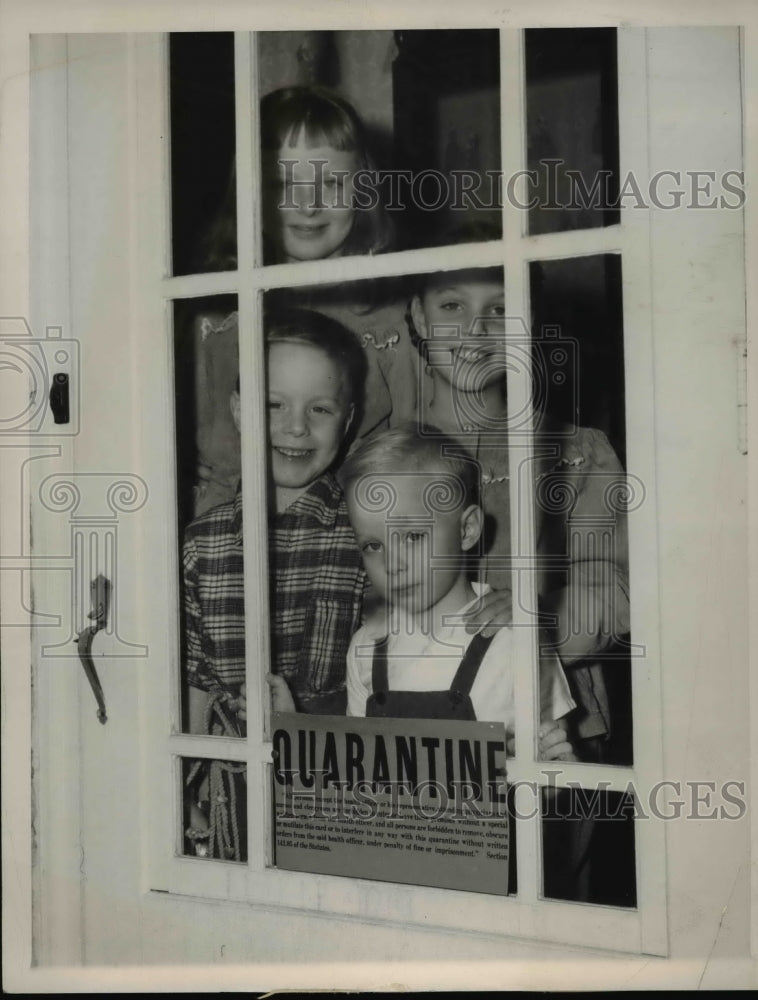 1948 Press Photo John Nelson Family Children Quarantined for Scarlet Fever - Historic Images