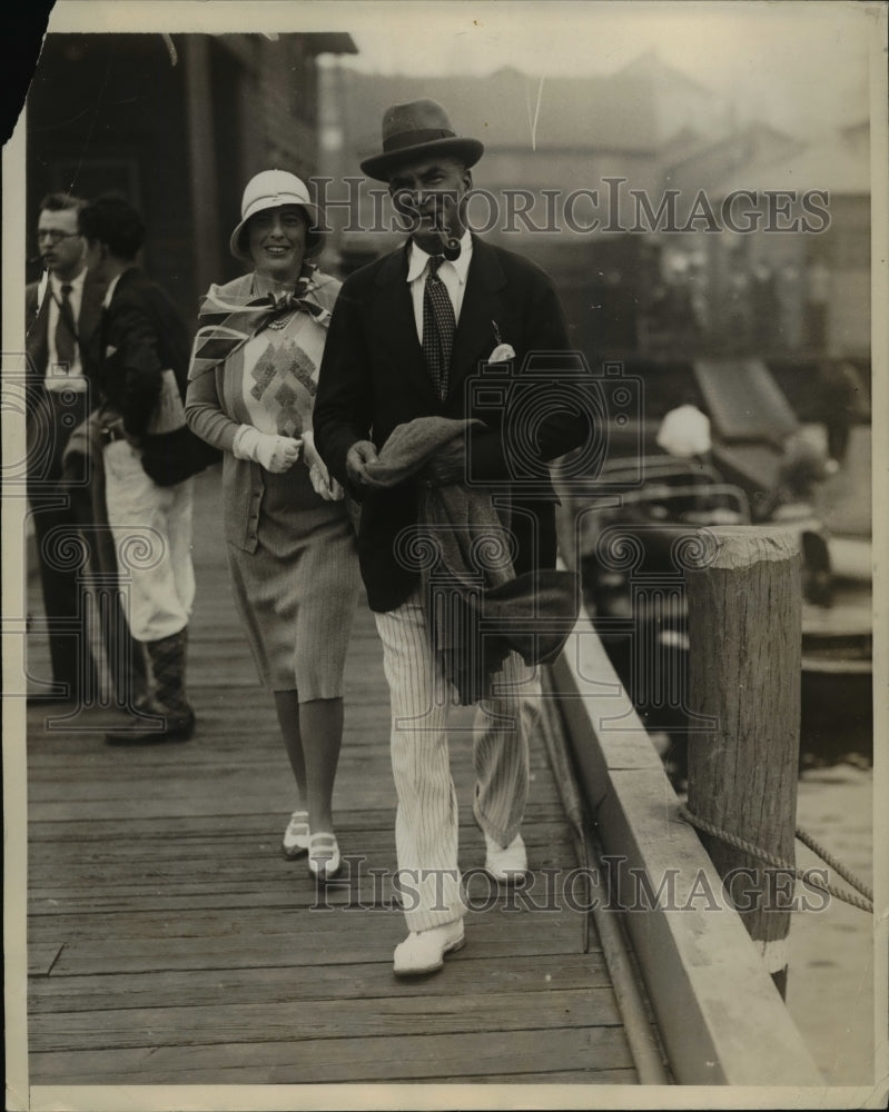 1930 Press Photo Socialites Mrs. B.L. Saunders, F.A. Clark at Newport Races - Historic Images