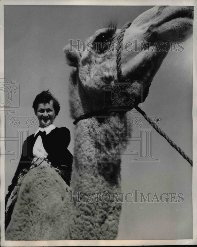 1951 Press Photo Mildred Wesson mounted on camel - Historic Images