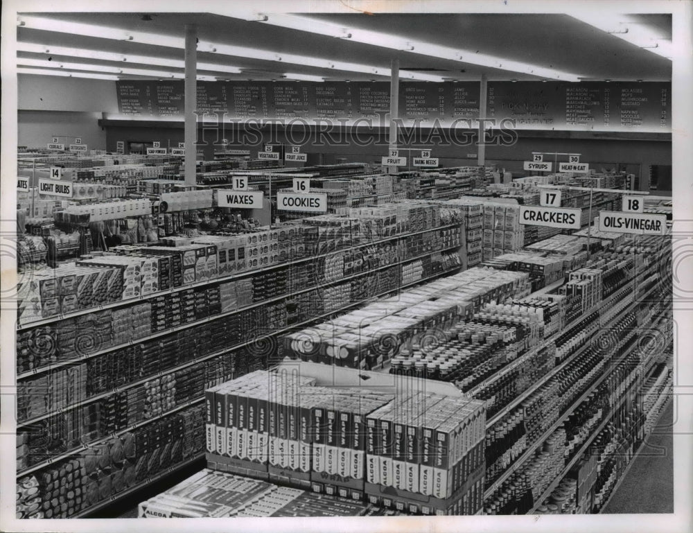 1958 Press Photo Interior Pleasant Calley shopping Center Pick-n-Pay Store. - Historic Images