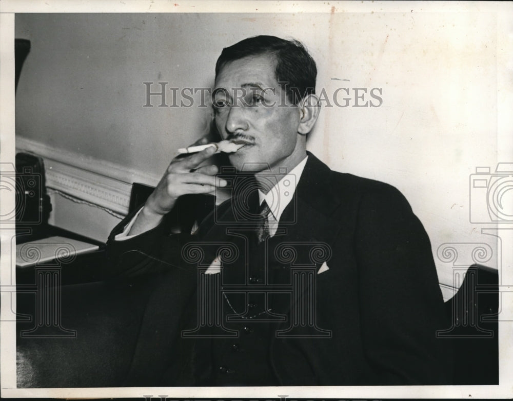 1937 Press Photo Japanese Ambassador Hirosi Saito Puffing Cigarette - Historic Images