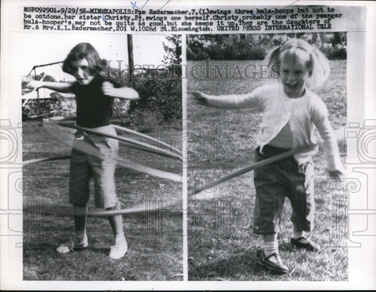 1958 Press Photo of two sisters in a hula hoop competition. - Historic Images