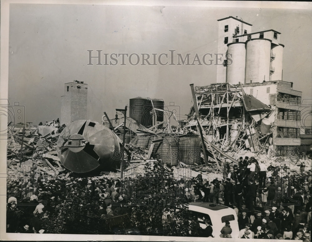 1935 Press Photo Long Soya Products plant west of Chicago explosion wrecks it - Historic Images