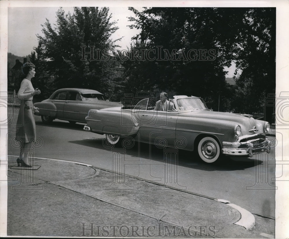 1954 Press Photo Man In Auto Slows to Look at Hitchhiker Manikin Named Una- Historic Images