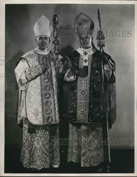 1941 Press Photo of Bishop of Honolulu in new robes. - Historic Images