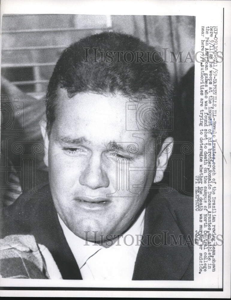 1959 Press Photo Grieving Romulo Arantes at Inquest of Brother Ronaldo D Arantes - Historic Images