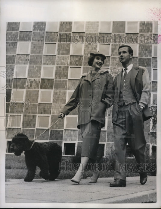 1957 Press Photo Frankfurt Germany Plastic fashions for men & women - Historic Images