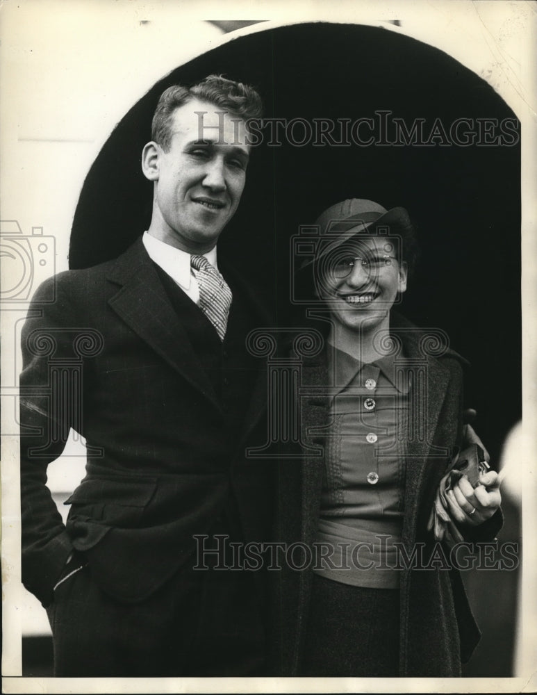 1935 Press Photo Mr &amp; Mrs Romberg on Dollar liner head to Guam - Historic Images