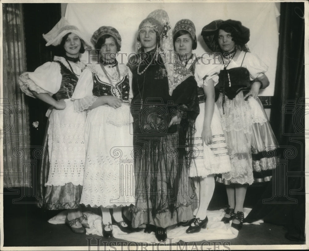 1927 Press Photo Students at Darvas Dressmaking School - Historic Images