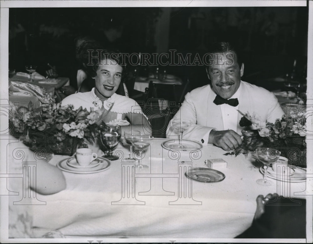 1935 Press Photo Mrs.Walter Leigman andGrover Whalen at the Colony Club in Fla. - Historic Images